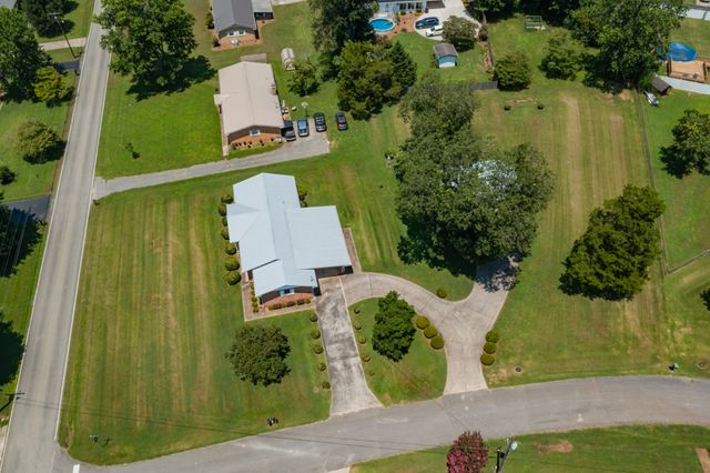 1111 Holders Cove Rd, Winchester, TN 37398