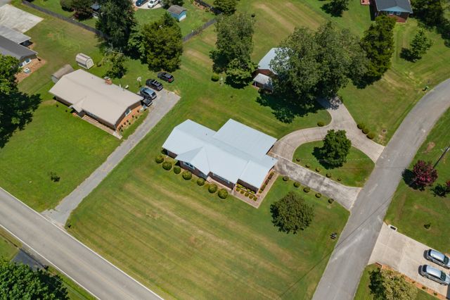 1111 Holders Cove Rd, Winchester, TN 37398