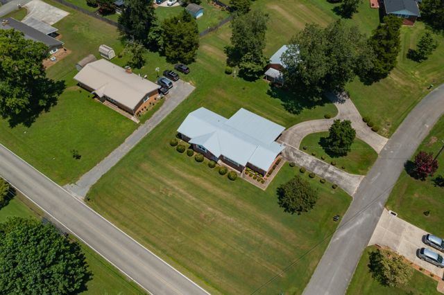 1111 Holders Cove Rd, Winchester, TN 37398