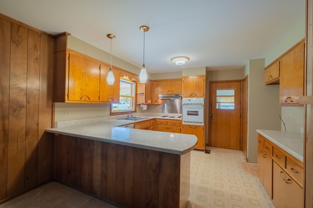 1111 Holders Cove Rd, Winchester, TN 37398
