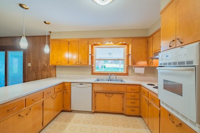1111 Holders Cove Rd, Winchester, TN 37398