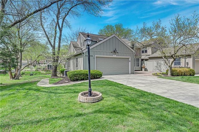 4421 W 112th Terrace, Leawood, KS 66211