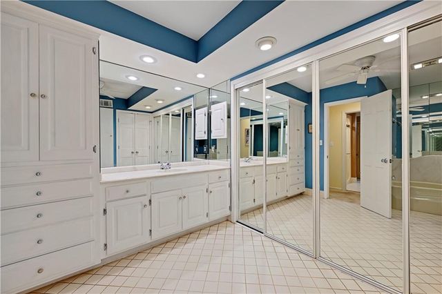 4421 W 112th Terrace, Leawood, KS 66211