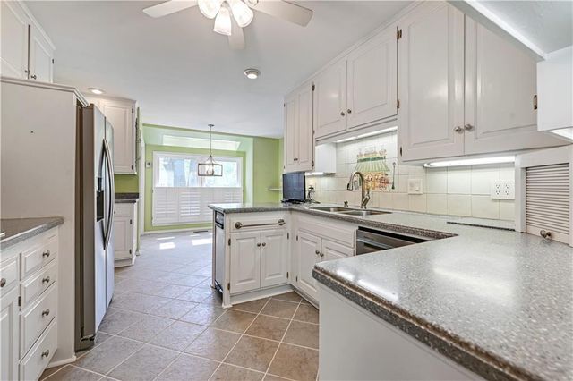 4421 W 112th Terrace, Leawood, KS 66211