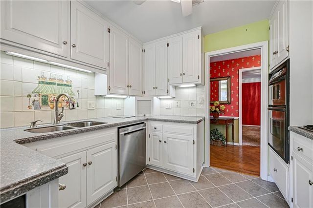 4421 W 112th Terrace, Leawood, KS 66211