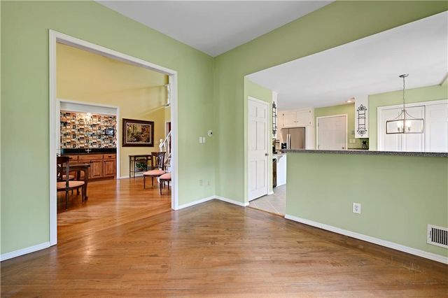 4421 W 112th Terrace, Leawood, KS 66211