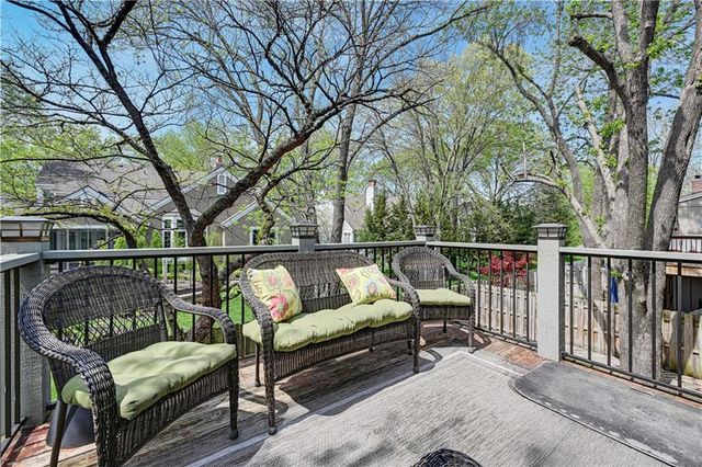 4421 W 112th Terrace, Leawood, KS 66211