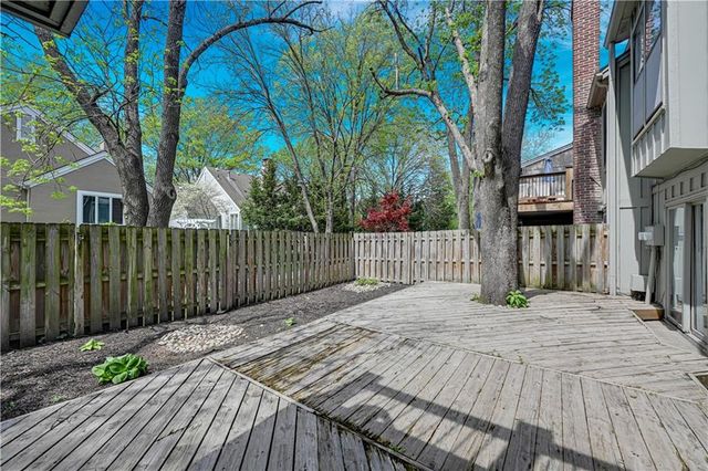 4421 W 112th Terrace, Leawood, KS 66211