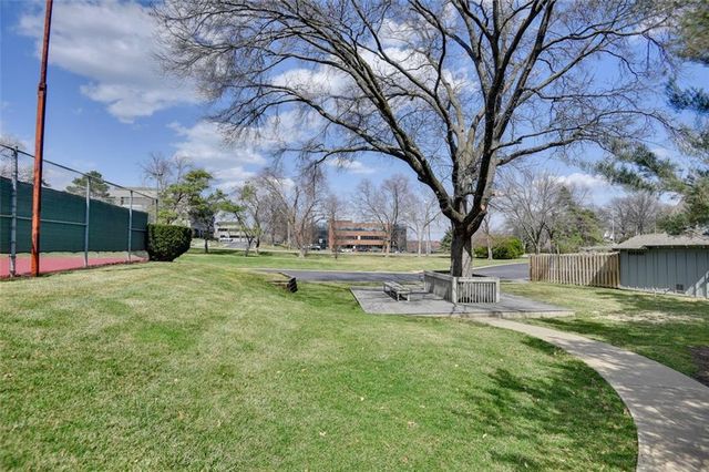 4421 W 112th Terrace, Leawood, KS 66211
