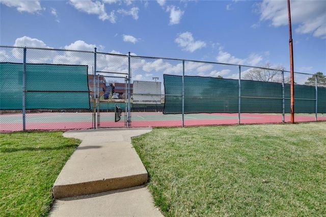 4421 W 112th Terrace, Leawood, KS 66211