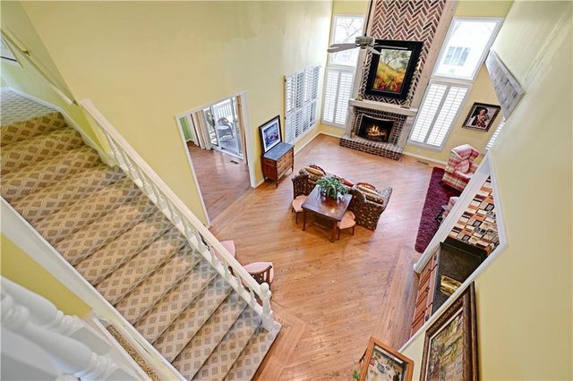 4421 W 112th Terrace, Leawood, KS 66211