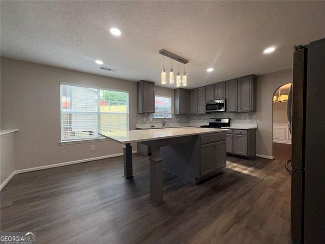 609 Vaughan Drive, Hampton, GA 30228