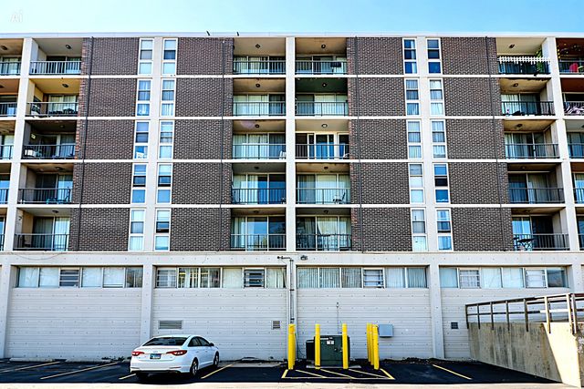 1043 S York Road 212, Bensenville, IL 60106