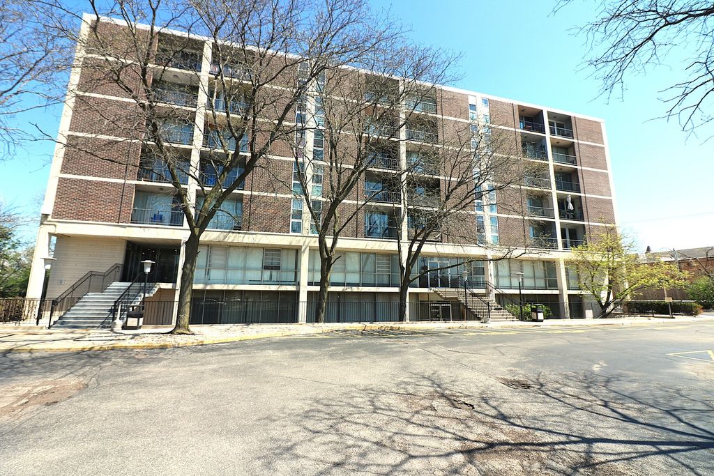 1043 S York Road 212, Bensenville, IL 60106