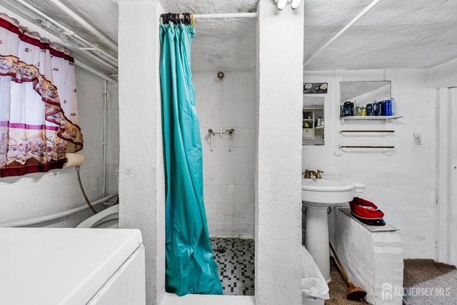 321 Manalapan Road, Spotswood, NJ 08884