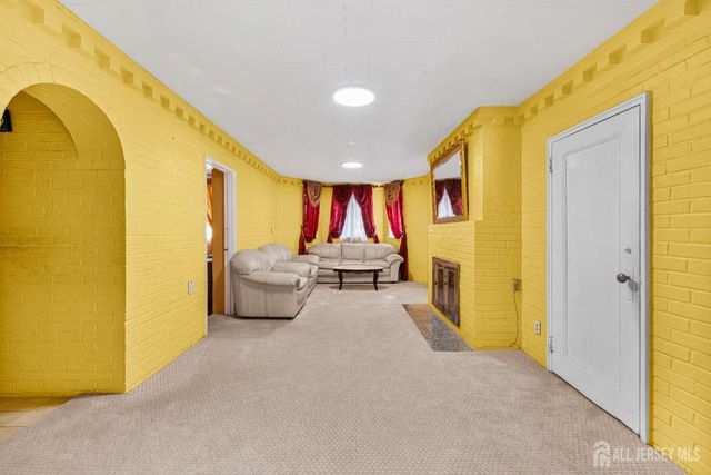 321 Manalapan Road, Spotswood, NJ 08884