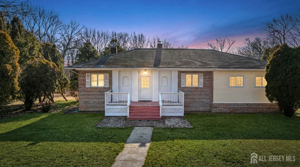 321 Manalapan Road, Spotswood, NJ 08884