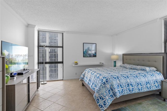 20379 W Country Club Drive 2039, Aventura, FL 33180