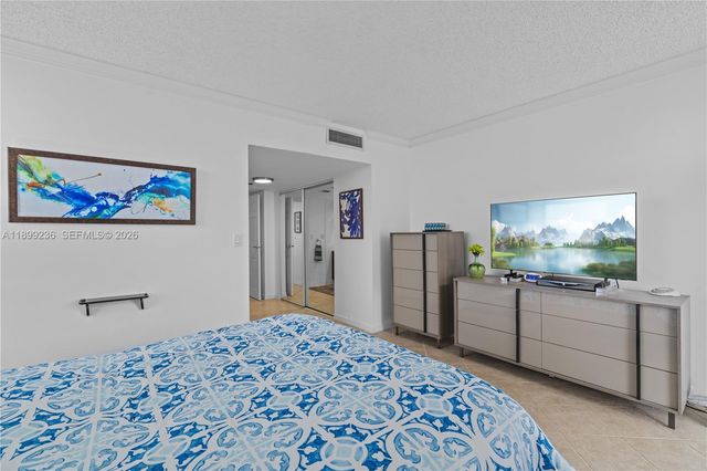 20379 W Country Club Drive 2039, Aventura, FL 33180