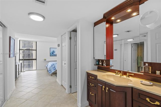 20379 W Country Club Drive 2039, Aventura, FL 33180