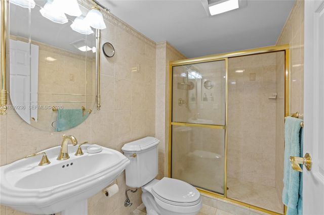 20379 W Country Club Drive 2039, Aventura, FL 33180