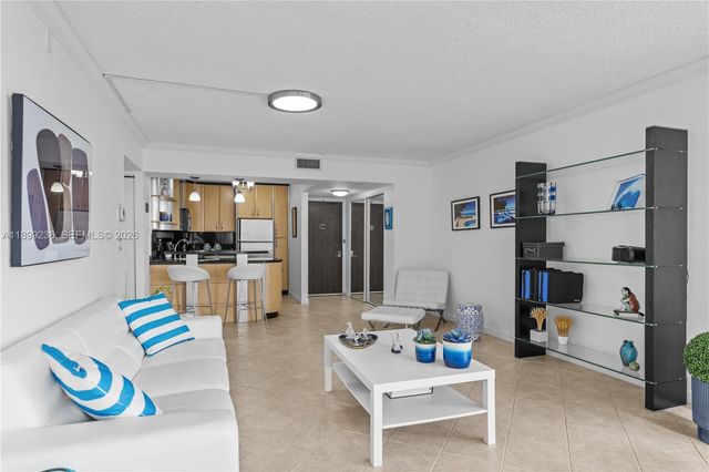 20379 W Country Club Drive 2039, Aventura, FL 33180