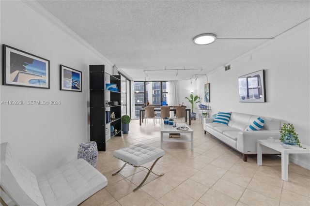 20379 W Country Club Drive 2039, Aventura, FL 33180