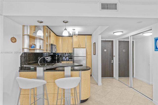 20379 W Country Club Drive 2039, Aventura, FL 33180