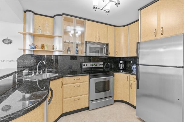 20379 W Country Club Drive 2039, Aventura, FL 33180