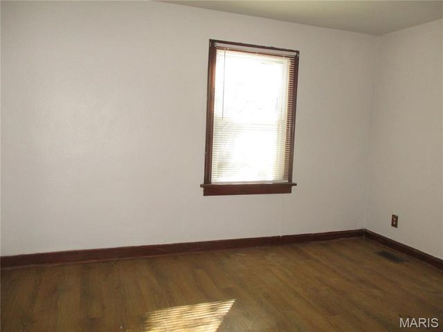 9038 Pallardy Lane, St Louis, MO 63114