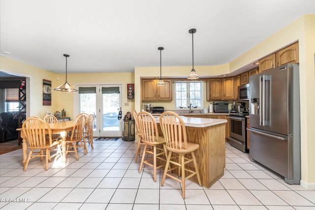 7 Edward Drive, Sand Lake, NY 12196