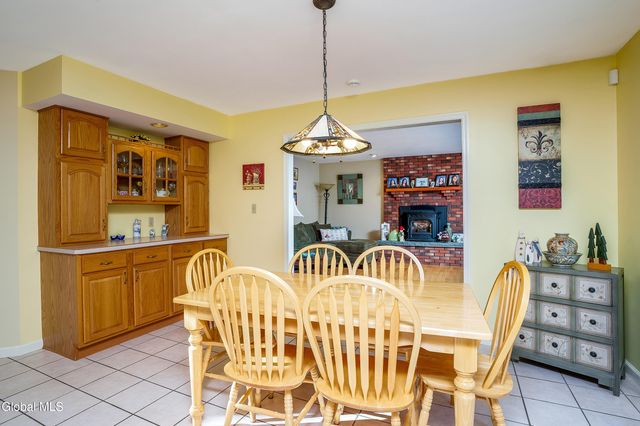 7 Edward Drive, Sand Lake, NY 12196