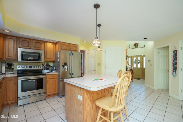 7 Edward Drive, Sand Lake, NY 12196