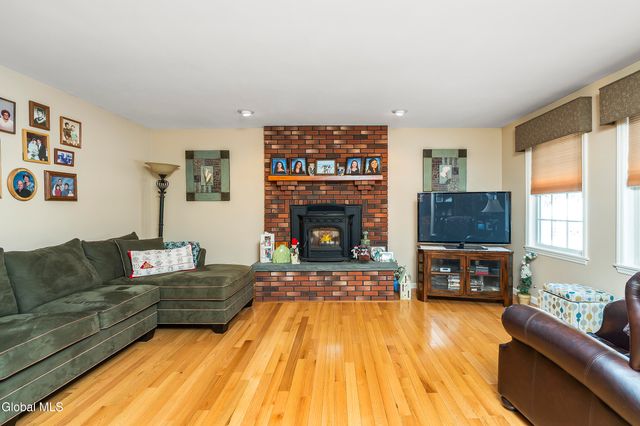 7 Edward Drive, Sand Lake, NY 12196