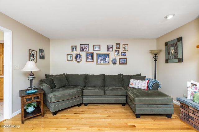 7 Edward Drive, Sand Lake, NY 12196