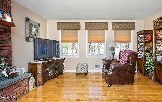 7 Edward Drive, Sand Lake, NY 12196