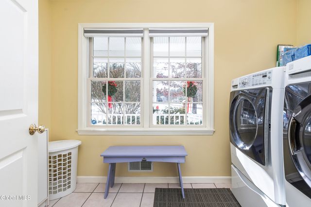 7 Edward Drive, Sand Lake, NY 12196