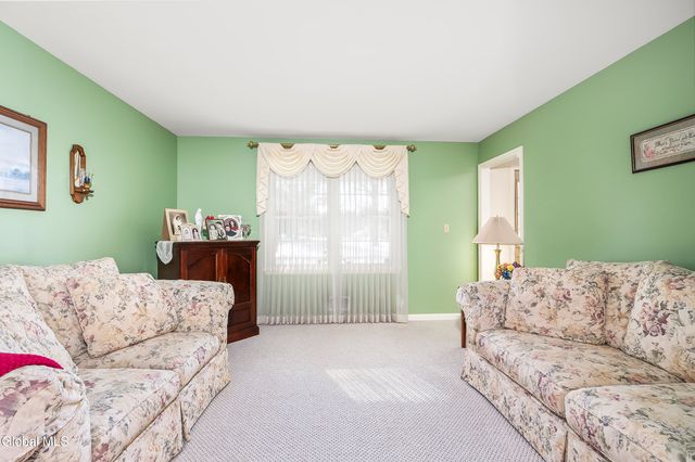 7 Edward Drive, Sand Lake, NY 12196