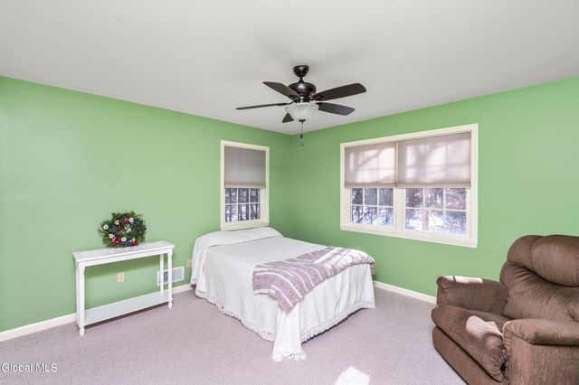 7 Edward Drive, Sand Lake, NY 12196