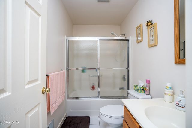 7 Edward Drive, Sand Lake, NY 12196