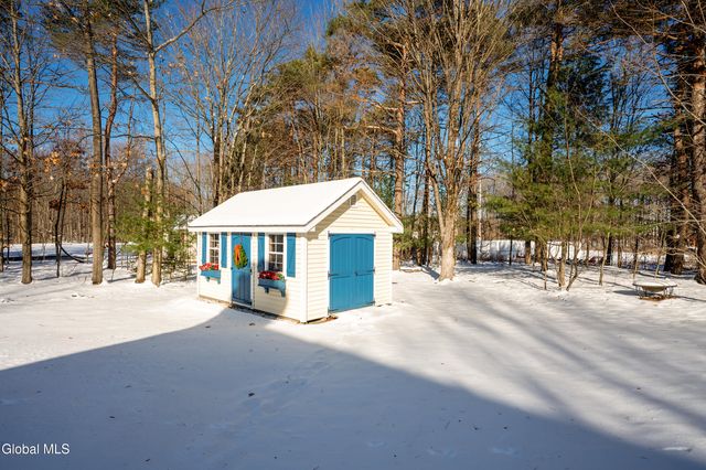 7 Edward Drive, Sand Lake, NY 12196