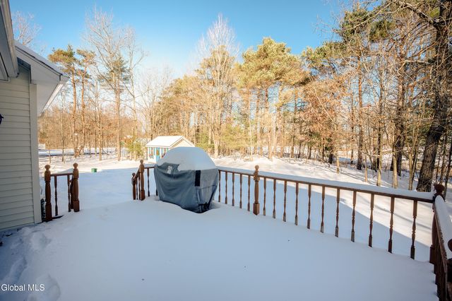 7 Edward Drive, Sand Lake, NY 12196