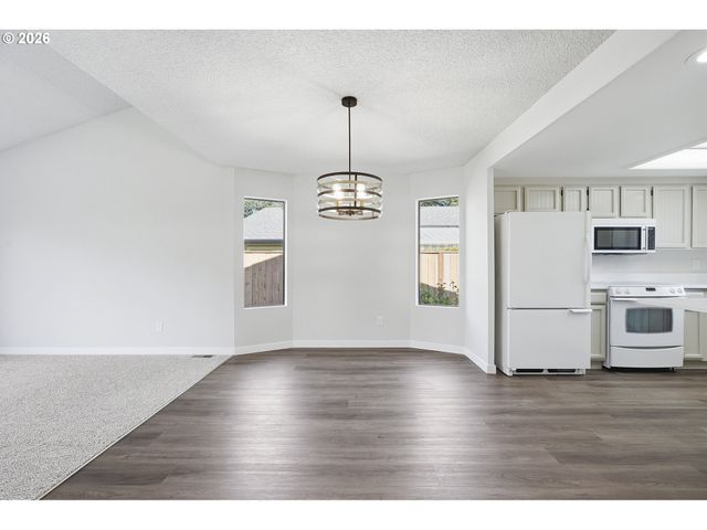 9445 Sw SUMMERFIELD Dr, Tigard, OR 97224