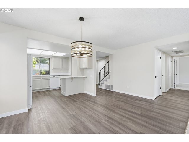 9445 Sw SUMMERFIELD Dr, Tigard, OR 97224