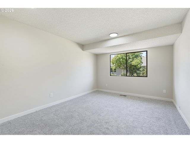 9445 Sw SUMMERFIELD Dr, Tigard, OR 97224