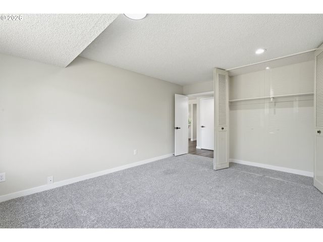 9445 Sw SUMMERFIELD Dr, Tigard, OR 97224