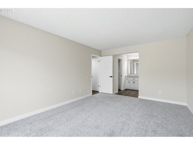 9445 Sw SUMMERFIELD Dr, Tigard, OR 97224