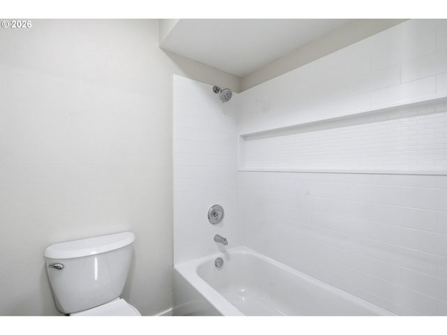 9445 Sw SUMMERFIELD Dr, Tigard, OR 97224