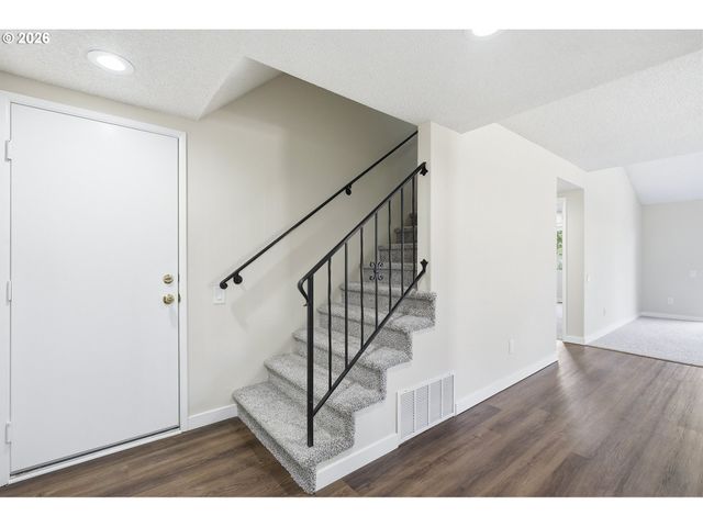 9445 Sw SUMMERFIELD Dr, Tigard, OR 97224