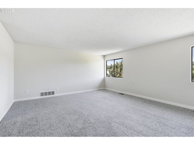 9445 Sw SUMMERFIELD Dr, Tigard, OR 97224